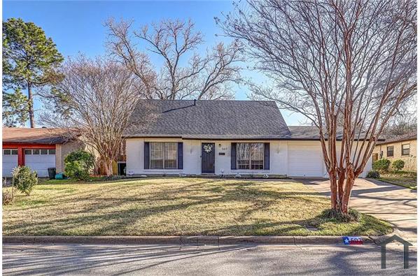 3 Bedroom Single Family House 507 Brownstone St in Euless, TX |  