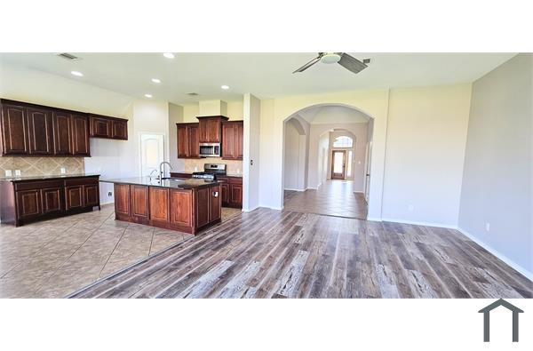 4 Bedroom Single Family House 2414 Winding Creek Dr in Fresno, TX 77545 ...