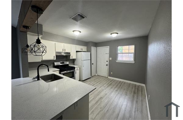 3 Bedroom Townhouse 4900 E Stassney Ln in Austin, TX 78744 ...