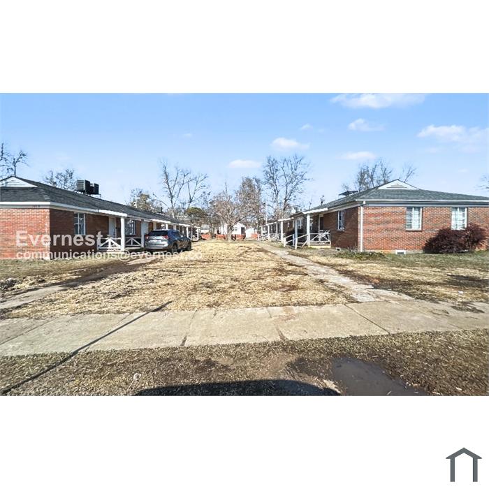 1018 4th Ave W