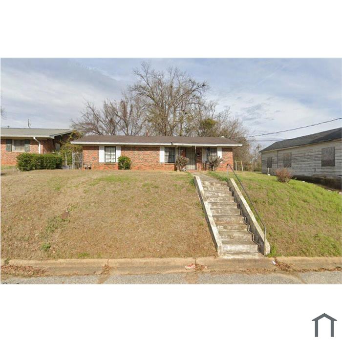 1107 Lake St
