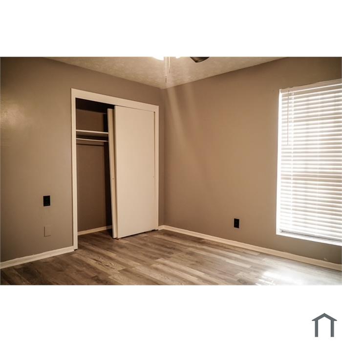 808 Oakbrook Dr