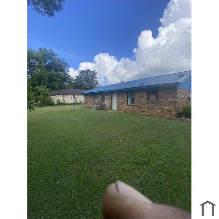 104 E Magnolia St