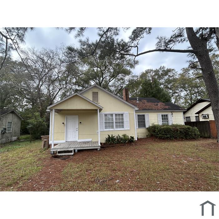 906 E Victory Dr