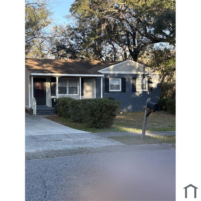 405 Waringwood Dr W