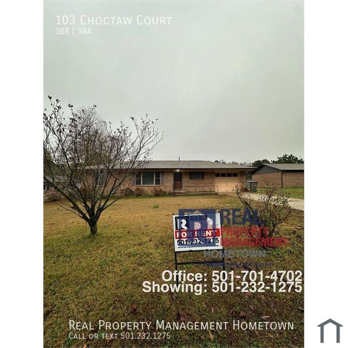 Great 3 Bed 3 Bath Home Right Off Ridgeway!!