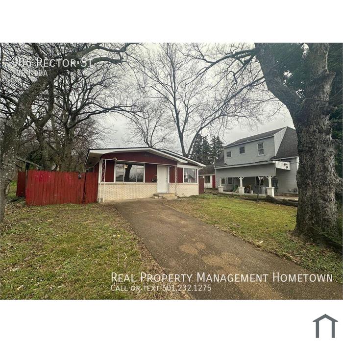 2 Bedroom, 1 Bath Home for Rent with Fenced Yard!