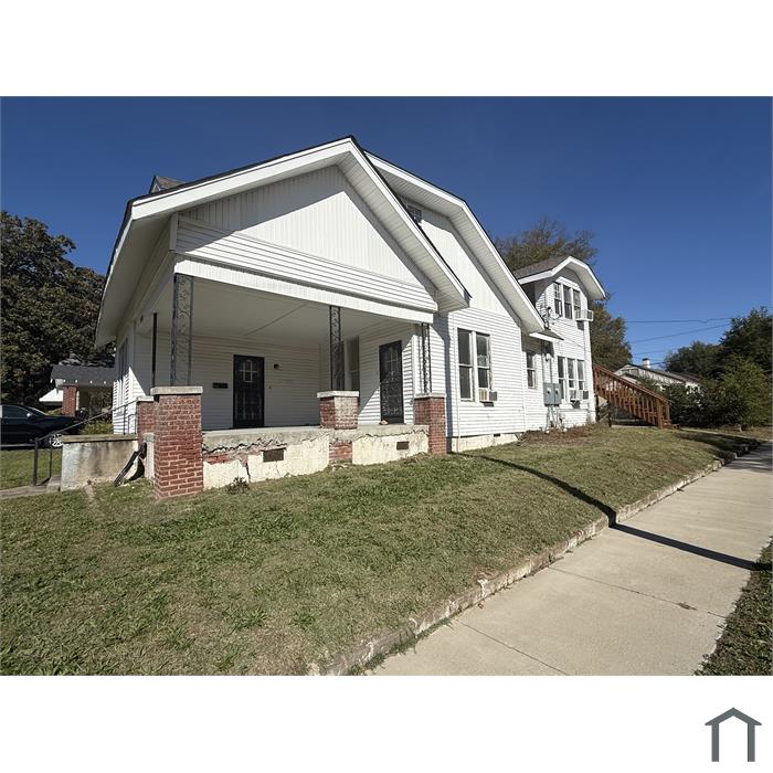 1923 S Izard St