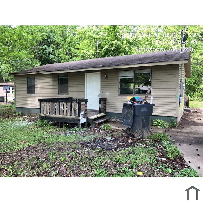 1202 Charles Dr