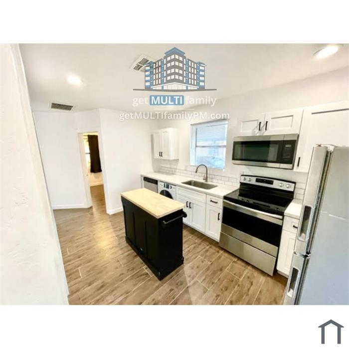 Charming Renovated 2BR with Private Parking & Yard!