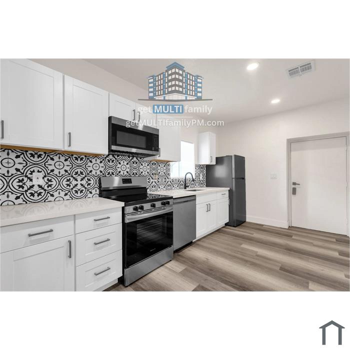 1006 E Pasadena Ave