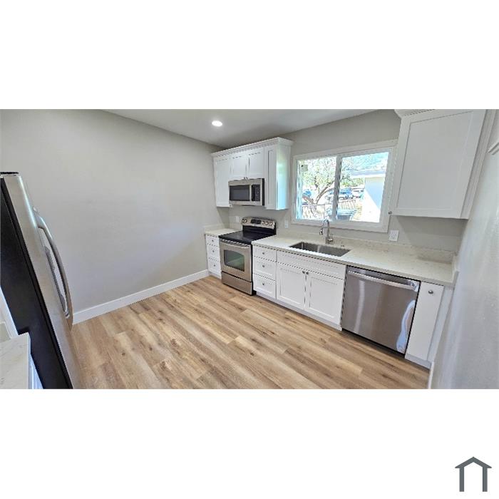 2202 W Heatherbrae Dr