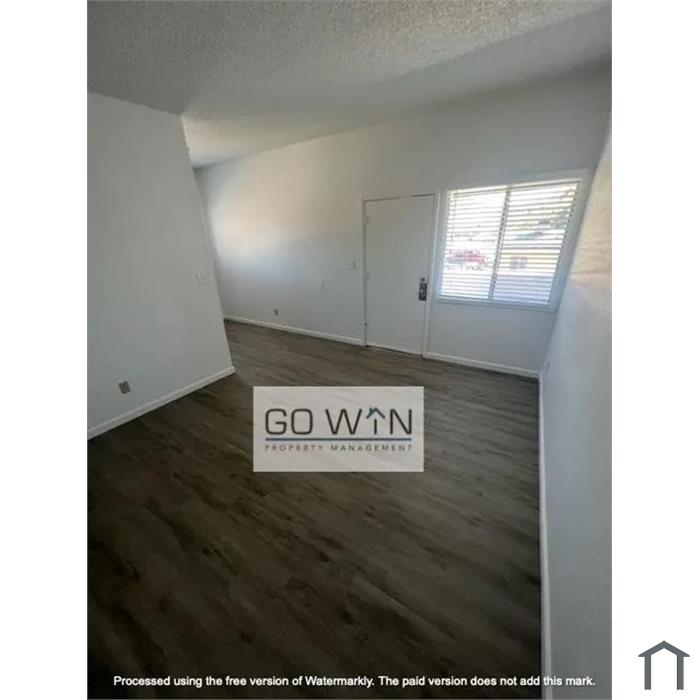 1102 W Cheryl Dr