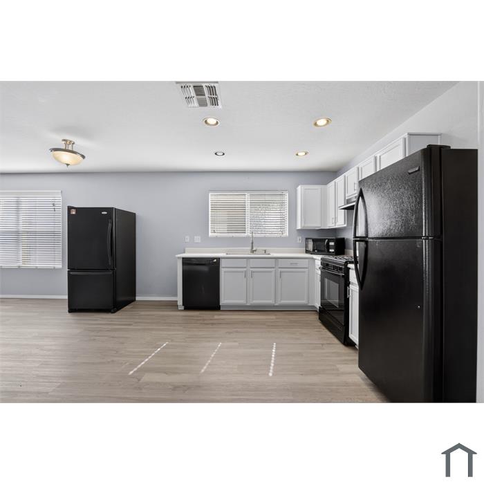 9221 S Leila Ln