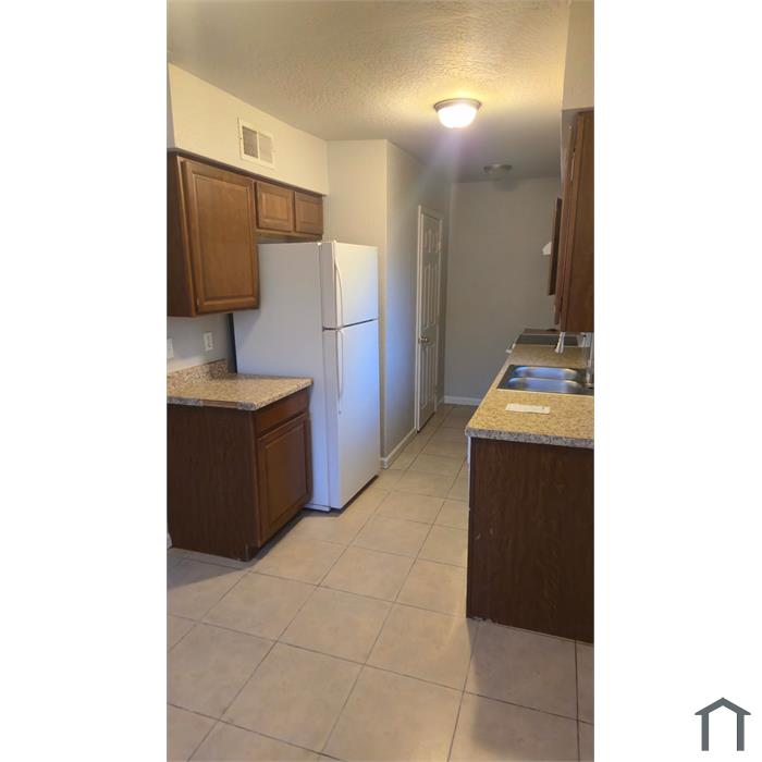 743 W 1st Pl