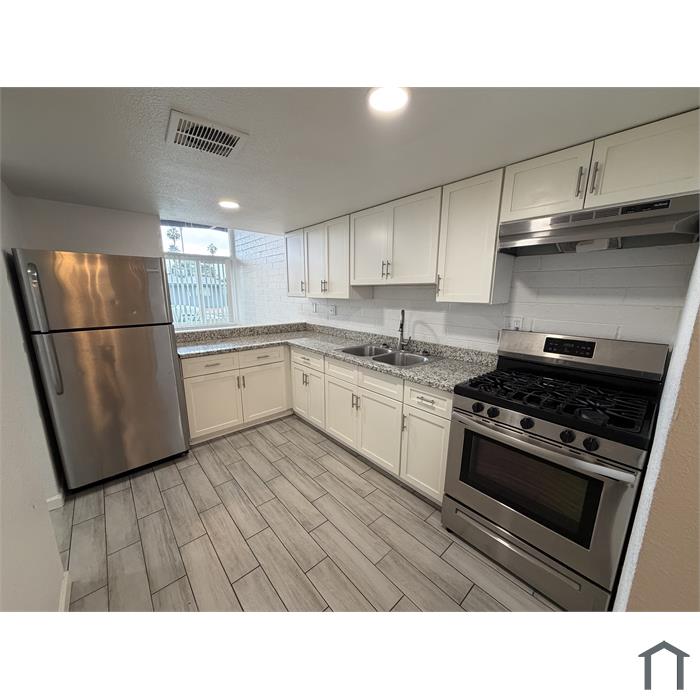 6708 E Cheery Lynn Rd