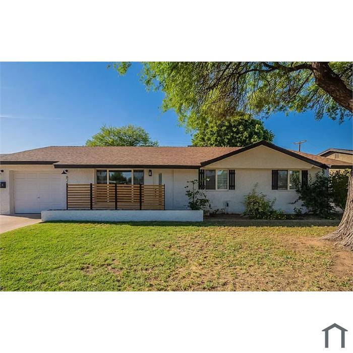 8214 E Elm Dr