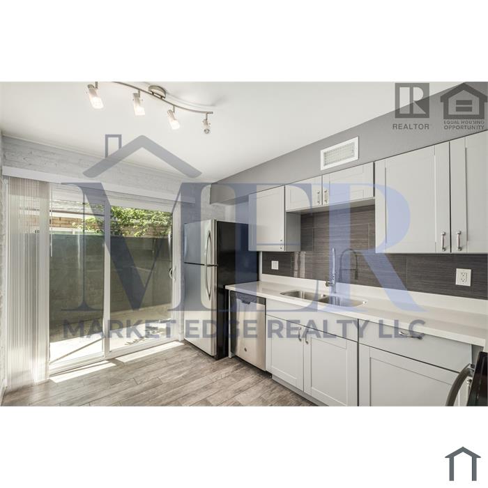 1118 S McClintock Dr