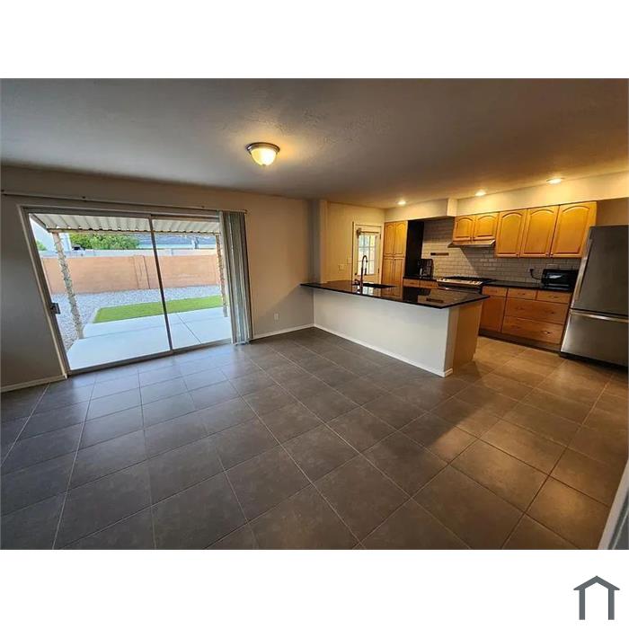 114 W Erie Dr