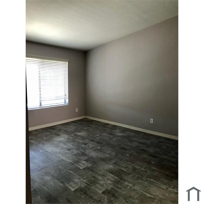 1402 E Guadalupe Rd