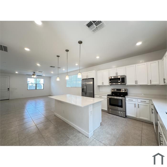 1099 E Sabino Dr