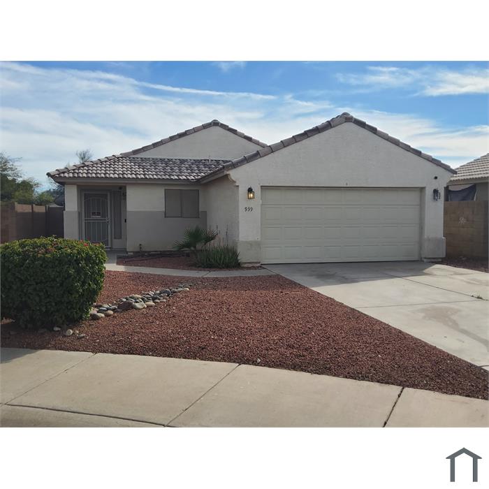 939 E Via Elena St