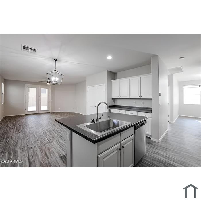 18009 W Sunnyslope Ln