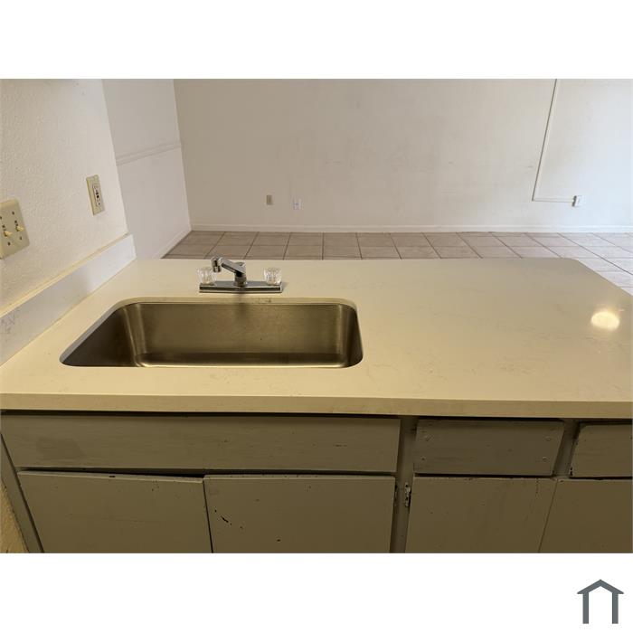 1222 W 20th Pl