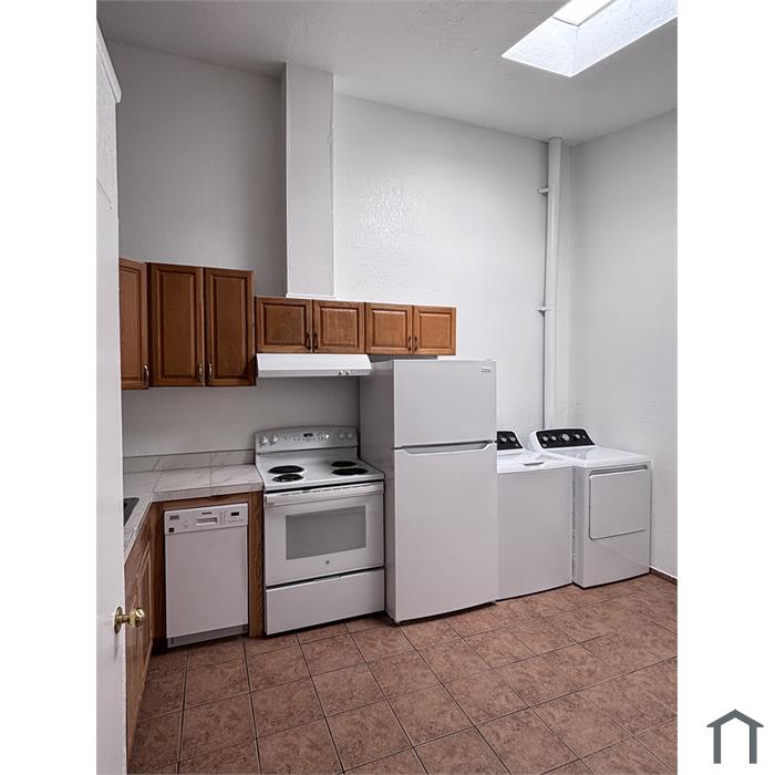 415 E Thoroughbred St
