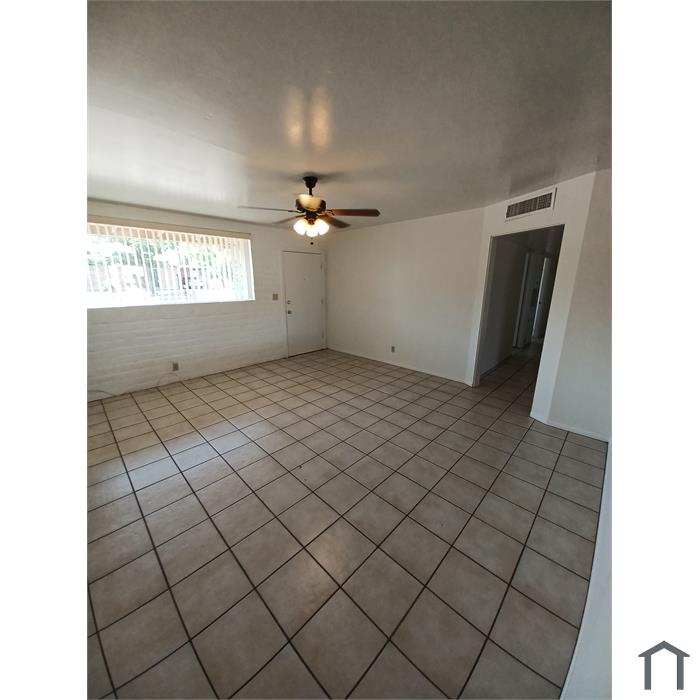 7911 E Hayne Pl