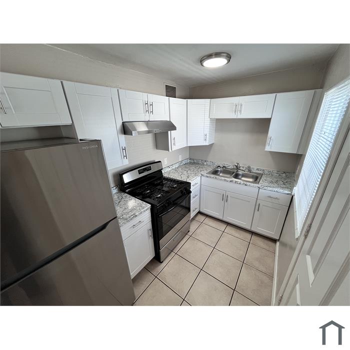 419-423 E 32nd Street