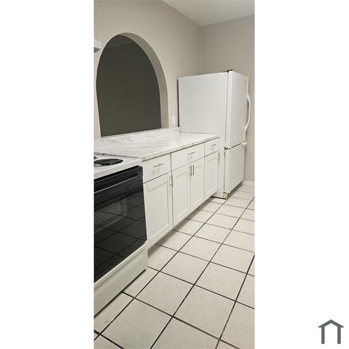 1577 W Aztec Cts