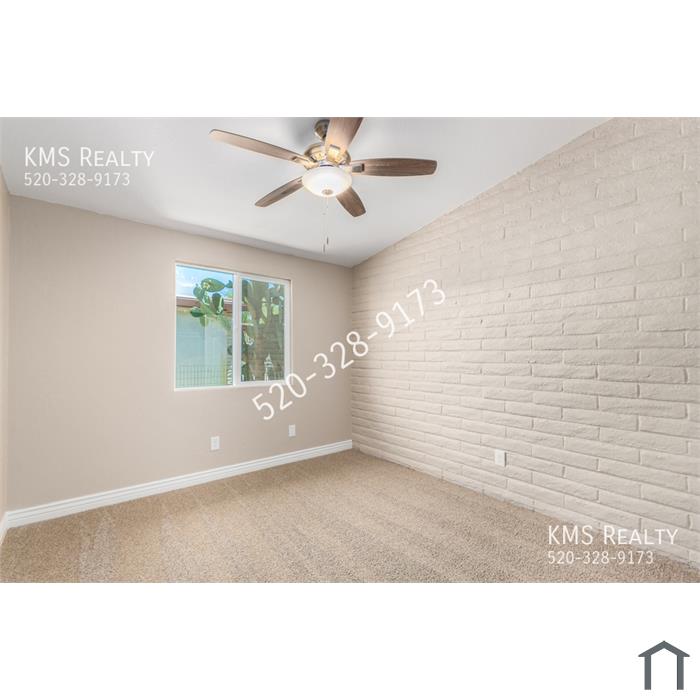 2956 W Maxine Cir