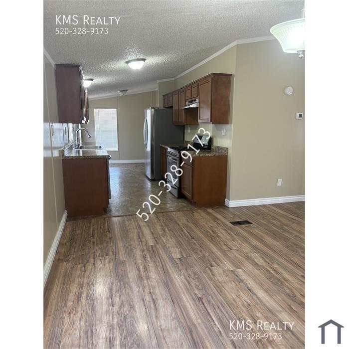 2801 W Los Reales Rd