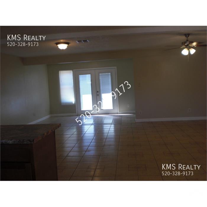 7413 W Calle Lerdo
