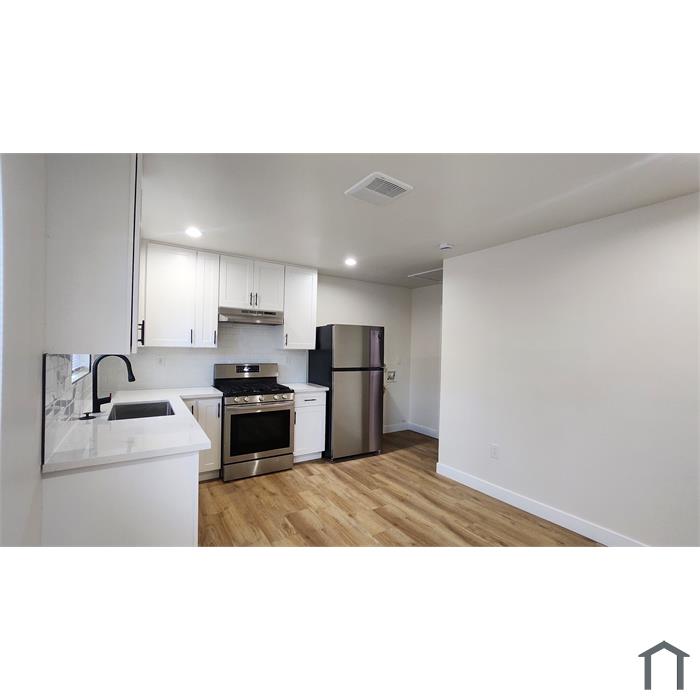208 E 84th St