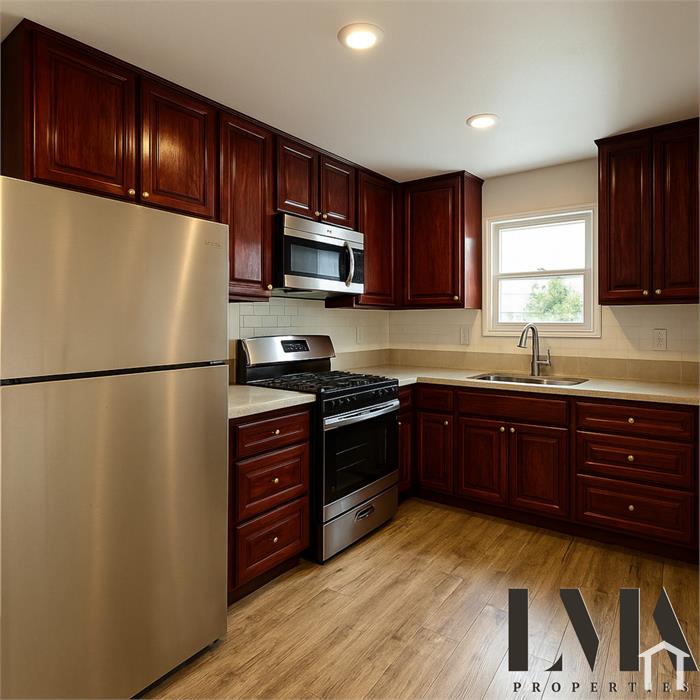 335 W 79th St