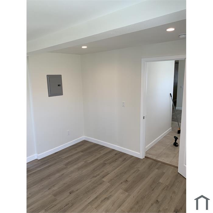 8765 1/2 S San Pedro St