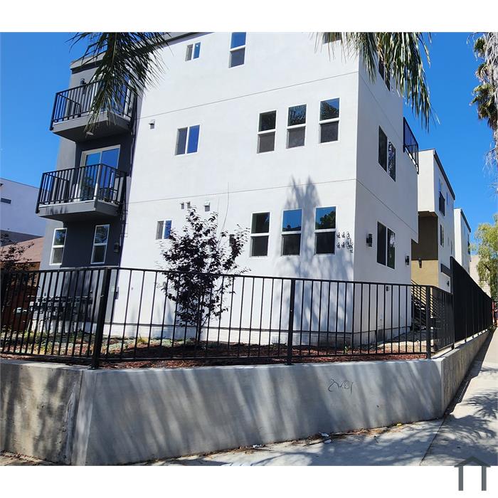 439 N Heliotrope Dr