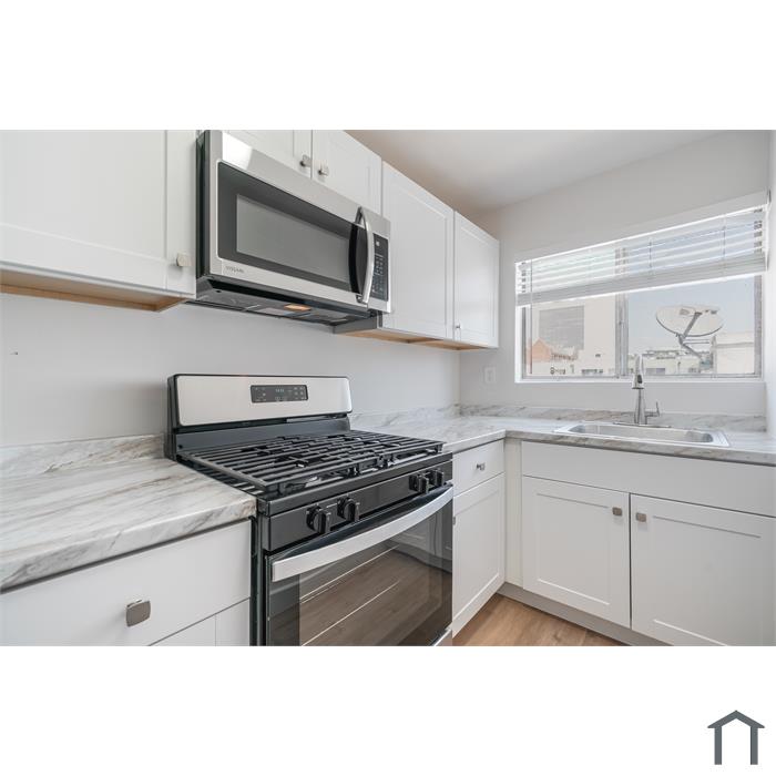 845 S Kenmore Ave