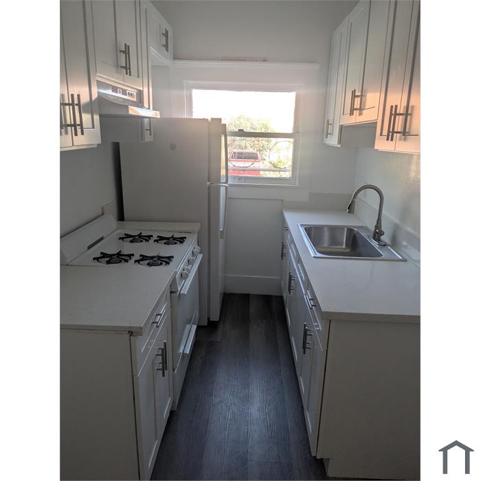1136 S Alvarado St