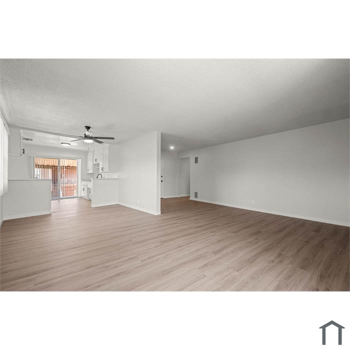 3907 Roxanne Ave