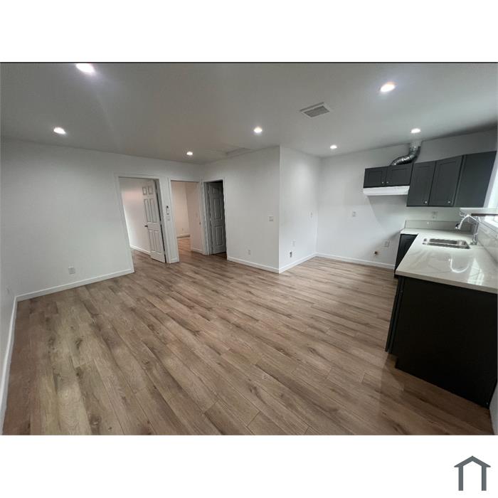 1207 1/2 E 23rd St