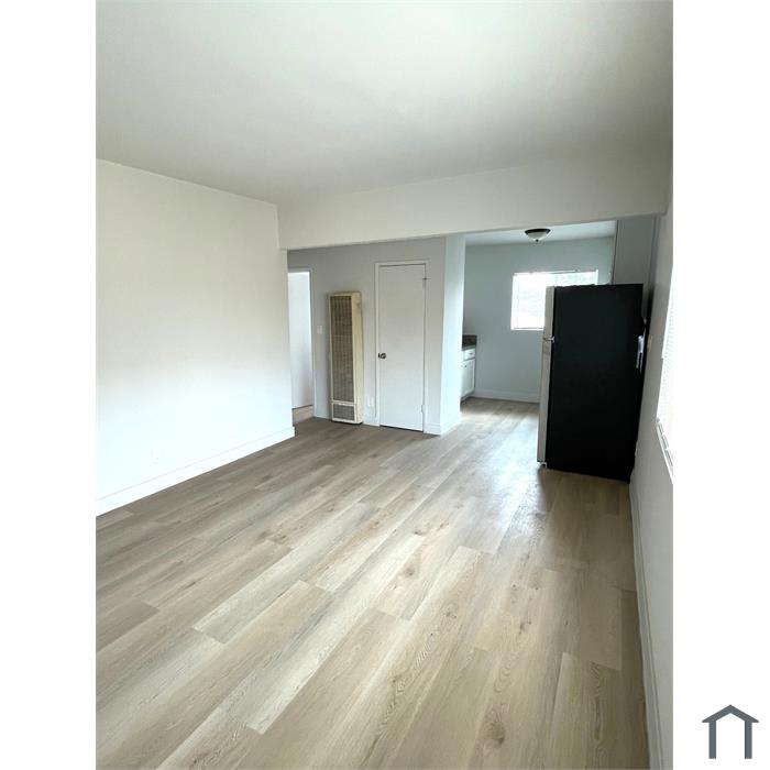 2915 S. Burnside Ave 