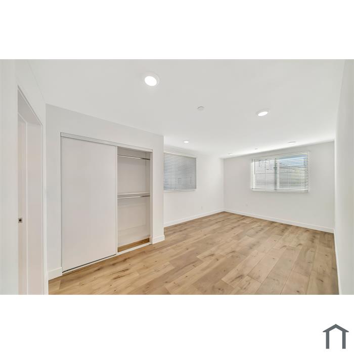 1584 W 37th St