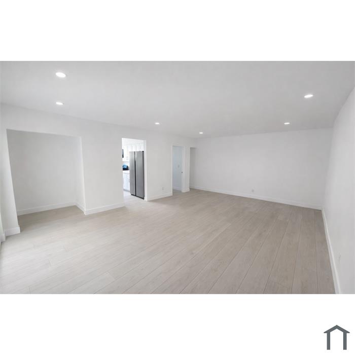324 S Kenmore Ave