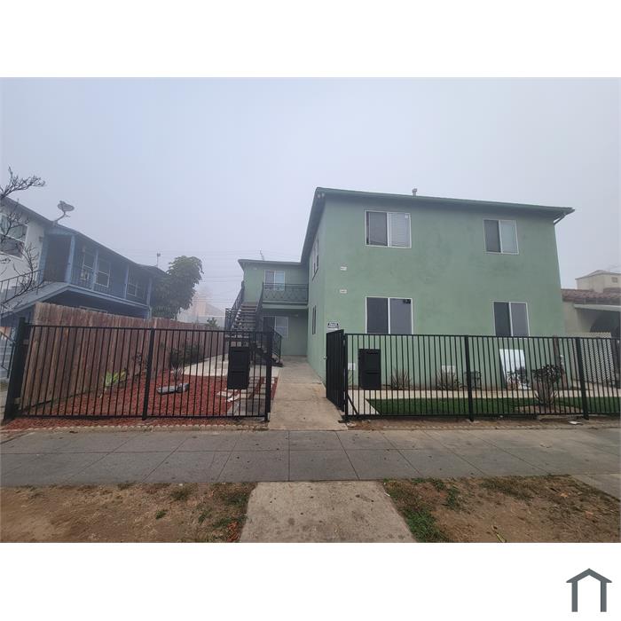 945 Leonard Pl