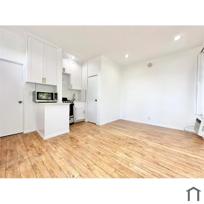 858 N La Fayette Park Pl