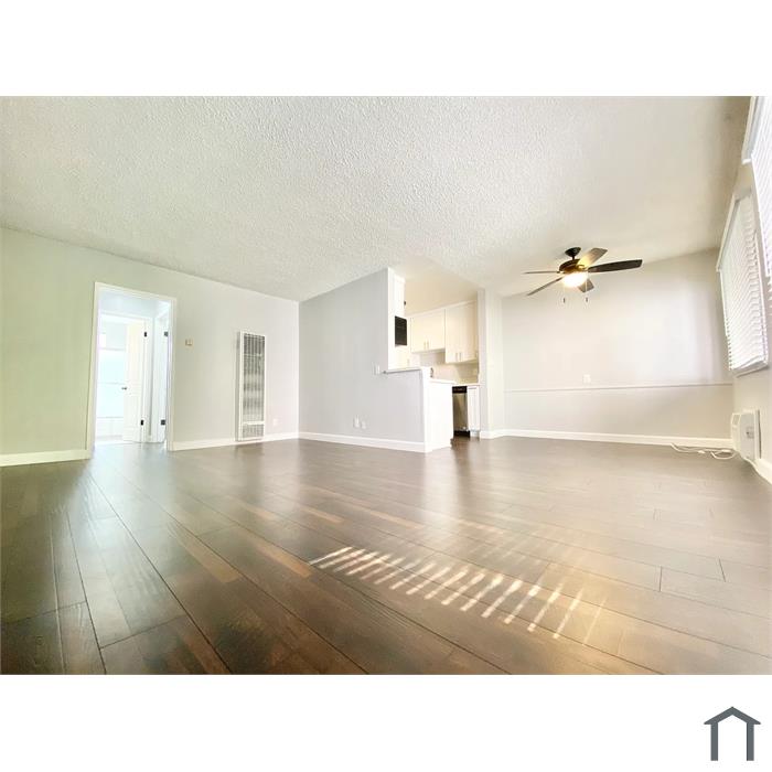 1333 N Kingsley Dr