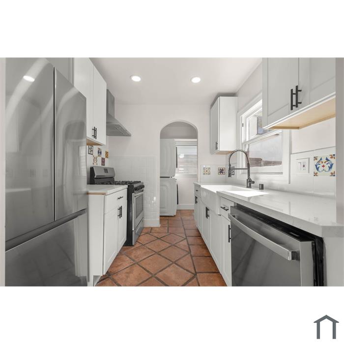 5323 1/2 Loma Linda Ave